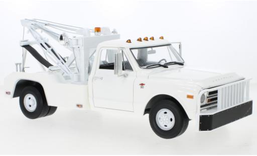 Modelauto Chevrolet C-30 wrecker Dually wit 1968 1/18 Greenlight
