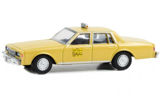 Modelauto Chevrolet Impala Sedan Coming To America 1981 1/64 Greenlight