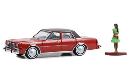 Modelauto Dodge Diplomat Berline rood/brun 1983 1/64 Greenlight