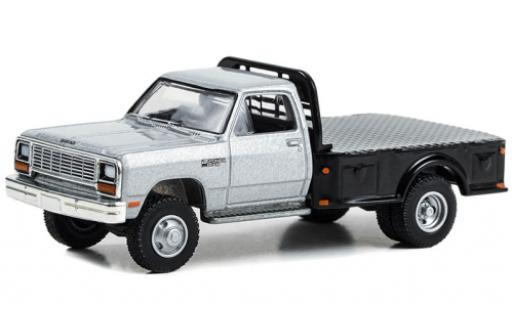 Modelauto Dodge RAM pickup W-350 Power Dually Flatbed d 1985 1/64 Greenlight