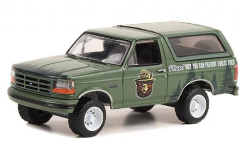Modelauto Ford Bronco Wagon groen Smokey Bear 1996 1/64 Greenlight