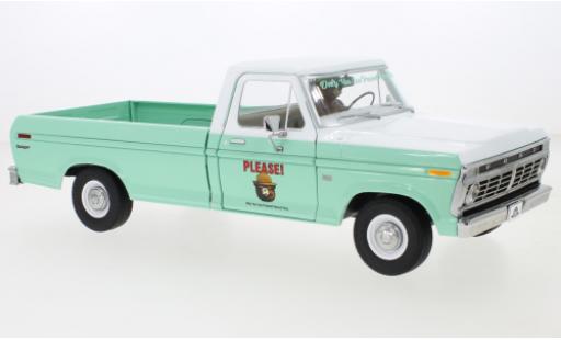 Modelauto Ford F-100 Pickup 00 turquoise/wit Smokey Bear 1975 1/18 Greenlight