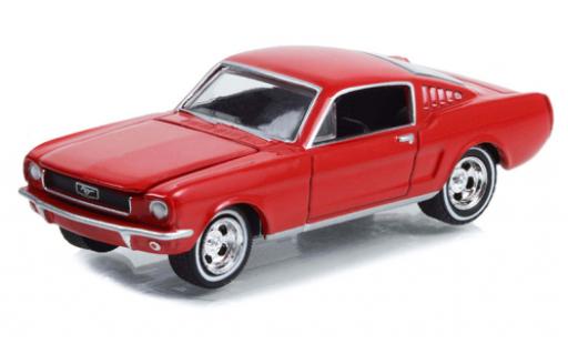 Modelauto Ford Mustang Fastback 2+2 rood Fall Guy Stuntman Association 1966 1/64 Greenlight
