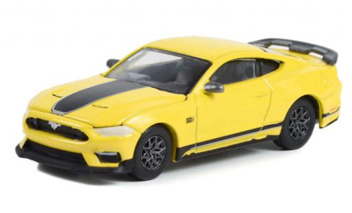 Modelauto Ford Mustang Mach 1 geel 2021 1/64 Greenlight