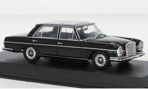 Modelauto Mercedes 280 Base SEL 4.5 (W108) zwart Rocky IV 1972 1/43 Greenlight