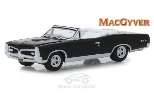 Modelauto Pontiac GTO Convertible Cabriolet zwart MacGyver 1967 1/64 Greenlight