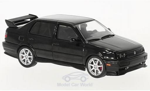 Modelauto Volkswagen Jetta III A3 zwart 1995 1/43 Greenlight