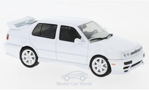Modelauto Volkswagen Jetta III A3 wit 1995 1/43 Greenlight