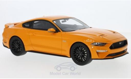 Modelauto Ford Mustang Fastback metallic oranje 2019 1/18 GT Spirit
