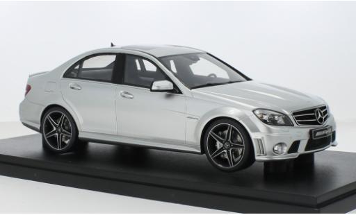 Modelauto Mercedes Classe C AMG C63 (W204) grijs 1/18 GT Spirit
