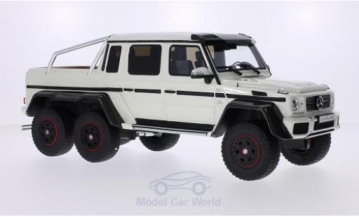 Modelauto Mercedes 6 6x6 G63 AMG metallic wit 2014 1/18 GT Spirit