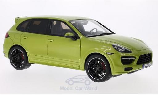 Modelauto Porsche Cayenne S (92A) metallic groen 2013 T&Atilde;&frac14;ren en Hauben gesloten 1/18 GT Spirit