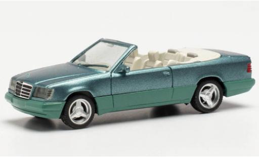Modelauto Mercedes Classe E Coupe 320 CE (C124) cabriolet metallic turquoise 1/87 Herpa