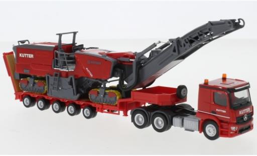 Modelauto Mercedes CLA Classicspace Actros Kutter Tieflade-Sattelzug met Wirtgen Fr&Atilde;&curren;se 250i 1/87 Herpa