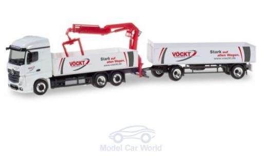 Modelauto Mercedes Actros Streamspace V&Atilde;&para;ckt laadbakn-H&Atilde;&curren;ngerzug met Ladekran 1/87 Herpa