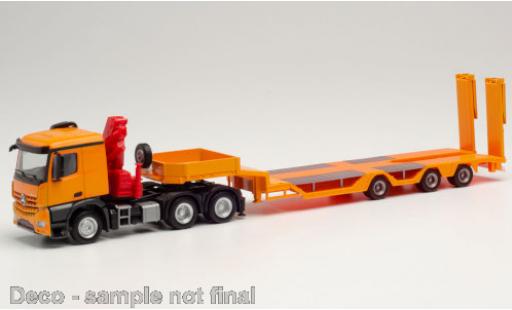 Modelauto Mercedes CLA Classic Arocs Classic 6x4 oranje met Ladekran Allrounder-Sattelzug 1/87 Herpa