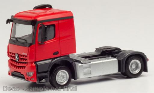 Modelauto Mercedes CLA Classic Arocs Classic rood 1/87 Herpa