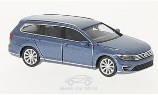 Modelauto Volkswagen Passat Base Variant GTE metallic blauw 1/87 Herpa