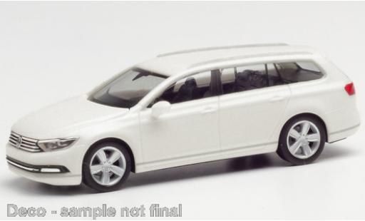 Modelauto Volkswagen Passat Base Variant metallic wit 1/87 Herpa