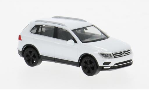 Modelauto Volkswagen Tiguan Base wit 1/87 Herpa