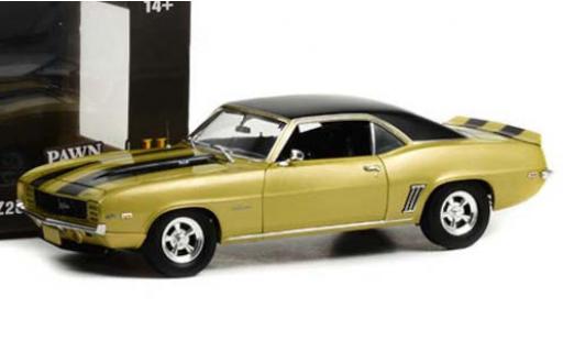Modelauto Chevrolet Camaro Z28 metallic olijfgroen/zwart 1969 1/18 Highway 61