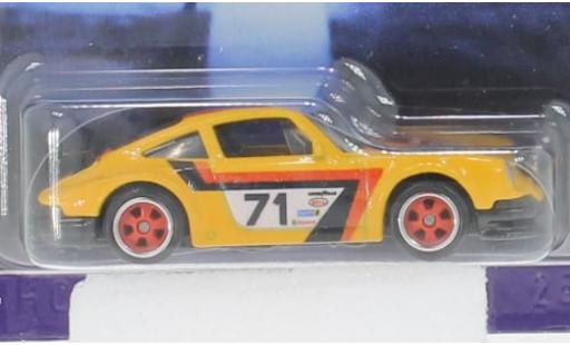 Modelauto Porsche 911 Base geel 1971 1/64 Hot Wheels Premium