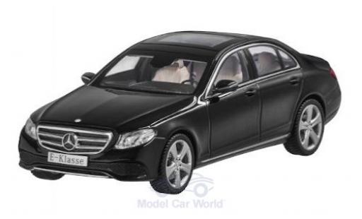 Modelauto Mercedes Classe E Base zwart 1/43 iScale