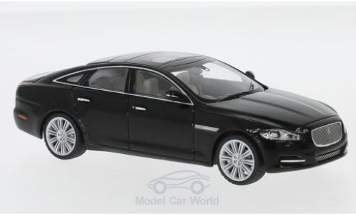 Modelauto Jaguar XJ Base zwart RHD 1/43 IXO