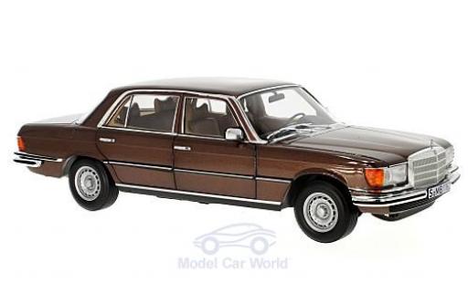 Modelauto Mercedes 450 Base 6.9 (W116) metallic bruin 1976 1/18 Norev