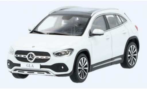 Modelauto Mercedes GLA Base (H247) wit 1/43 Spark