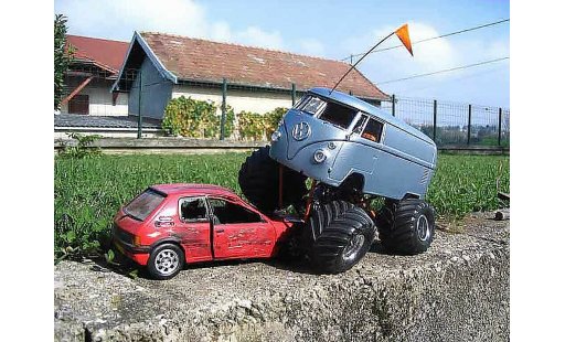 Volkswagen Combi Base 1/18 Solido big foot modelauto