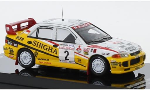 Modelauto Mitsubishi Lancer Evolution III Evo No.2 Team Singha RalliArt Singha Rally Thailand 1995 T.M&Atilde;&curren;kinen/S.Harjanne 1/64 INNO64