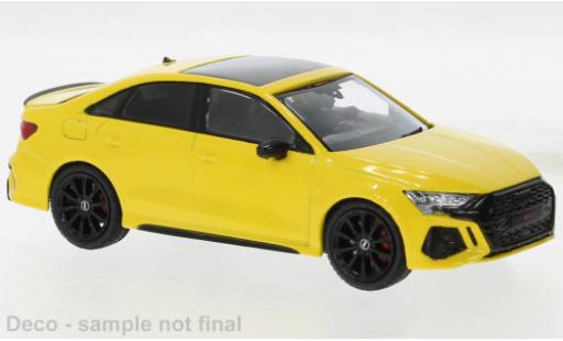 Modelauto Audi RS3 berline geel 2022 1/43 IXO