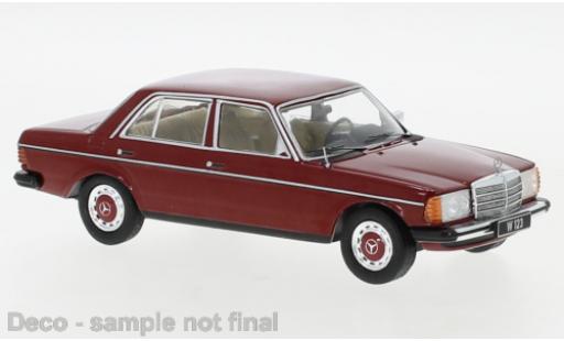 Modelauto Mercedes 240 Coupe D (W123) rood 1976 1/43 IXO