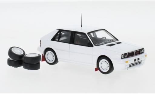 Modelauto Lancia Delta HF Integrale 16V wit 1989 Plain Body Version y compris les Zusatzteile 1/43 IXO