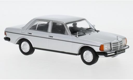 Modelauto Mercedes 200 Coupe D (W123) grijs 1976 1/43 IXO