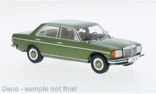 Modelauto Mercedes 240 Coupe D (W123) metallic groen 1976 1/43 IXO