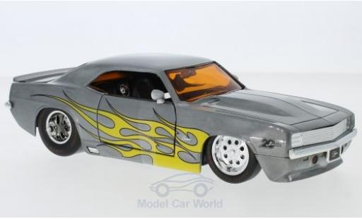 Modelauto Chevrolet Camaro Coupe grijs/Dekor 1969 1/24 Jada Toys