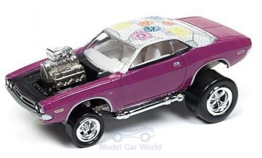 Modelauto Dodge Challenger tuning metallic roze/Dekor 1971 zonder Vitrine 1/64 Johnny Lightning