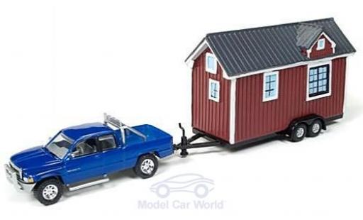 Modelauto Dodge RAM pickup 1500 metallic blauw 1996 met Tiny House zonder Vitrine 1/64 Johnny Lightning