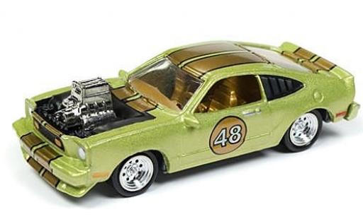 Modelauto Ford Mustang Cobra II metallic groen/gold The Spoilers 1976 tuning sans Vitrine 1/64 Johnny Lightning