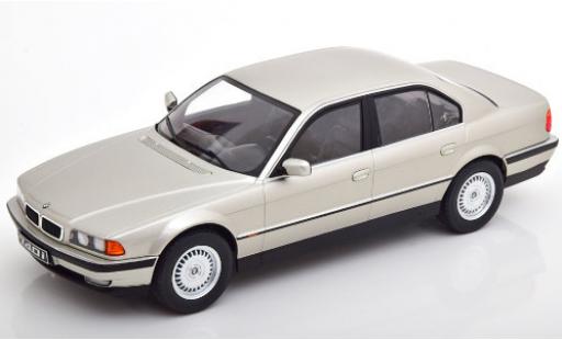 Modelauto Bmw 740 E38 i () grijs 1994 1/18 KK Scale