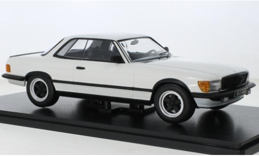Modelauto Mercedes 500 Base SLC 6.0 AMG (C107) wit 1985 1/18 KK Scale