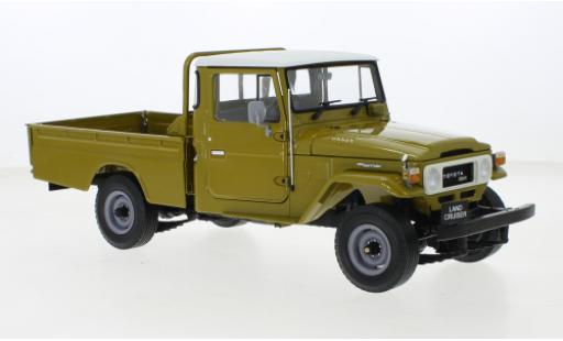 Modelauto Toyota Land Cruiser 40 Pick Up olijfgroen 1/18 Kyosho