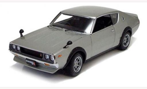 Modelauto Nissan Skyline 2000 GT-R (KPGC110) grijs RHD 1/18 Kyosho