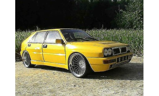 Lancia Delta HF Integrale 1/18 Ricko evolution 2 geels jantes 19 pouces modelauto