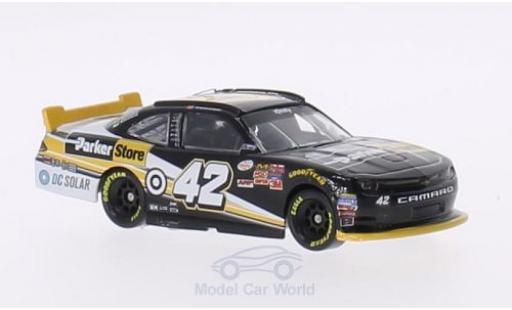 Modelauto Chevrolet Camaro RS No.42 H. Scott Motorsports / Chip Ganassi Parker Store Nascar 2015 K.Larson 1/64 Lionel Racing