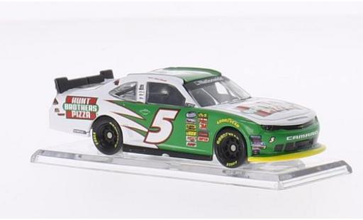 Modelauto Chevrolet Camaro RS No.5 JR Motorsports Hunt Brothers Pizza Nascar 2014 K.Harvick 1/64 Lionel Racing