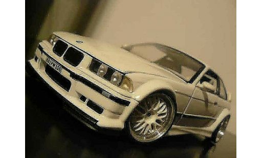 Bmw M3 coupe 1/18 Ut Models GTR E36 wit jantes bbs bords larges modelauto