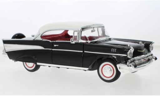 Modelauto Chevrolet Bel Air Coupe Hardtop zwart/wit 1957 1/18 Lucky Die Cast